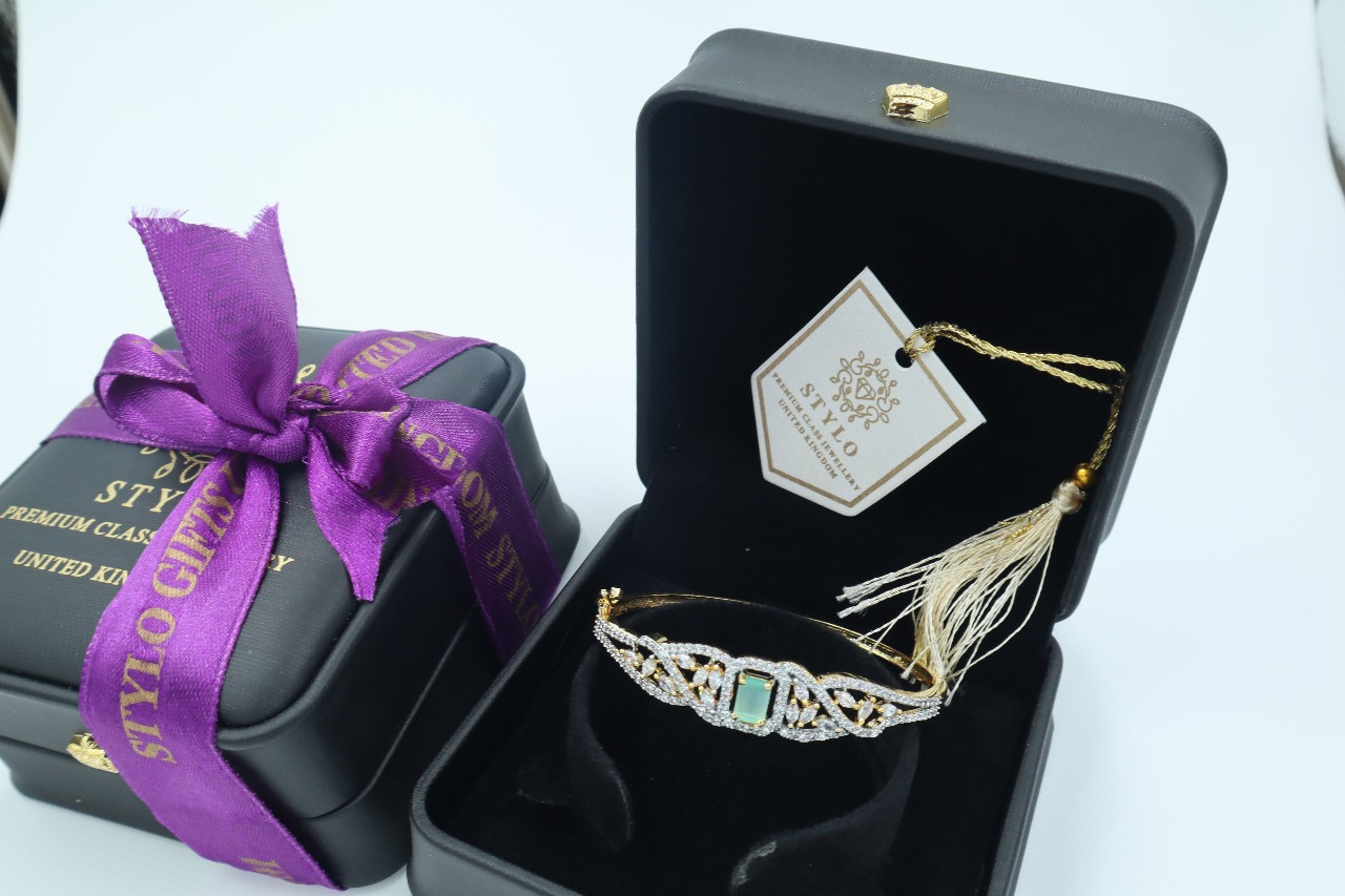 Golden One Carrot Bracelet